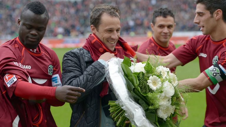 PLATZ 13: Hannover 96 310 Spieler, aus 47 Nationen (8 Brasilianer), treffsicherste Nation: Tschehien (48 Tore),
Rekord-Ausländer: Steven Cherundolo (302 Einsätze)