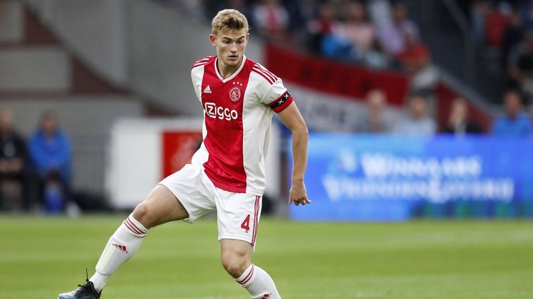 2018: Matthijs de Ligt (Juve) - Meistens stehen die Angreifer im Rampenlicht. Er wurde als erster Verteidiger zum Golden Boy gekürt. Mit 18 Jahren schon Kapitän, führte de Light seinen Jugendverein Ajax Amsterdam sensationell ins CL-Halbfinale.