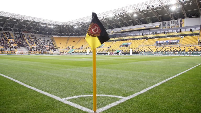Dynamo Dresden: Das Rudolf-Harbig-Stadion hatte zwei Namens-Intermezzos: Glücksgas-Stadion (2010–2014) und DDV-Stadion (2016–2018).