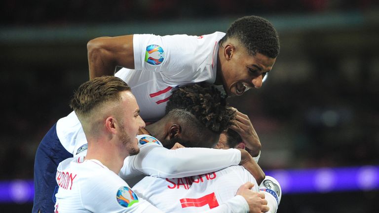 Platz 1: England (4-4-2-System): Henderson – Alexander-Arnold, Maguire, Stones, Chilwell - Sancho, Alli, Mount, Sterling – Kane, Rashford – Gesamtmarktwert: 982,6 Millionen Euro