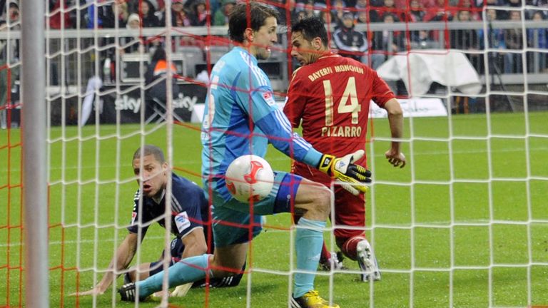 Saison 2012/13: Der Sieg der Bayern gegen den Hamburger SV war nicht die Osterüberraschung, doch die Höhe ließ sogar die Löffel des Osterhasen in die Höhe schnellen: 9:2 siegten die Münchner in ihrem Triple-Jahr. Allein Claudio Pizarro traf viermal. 