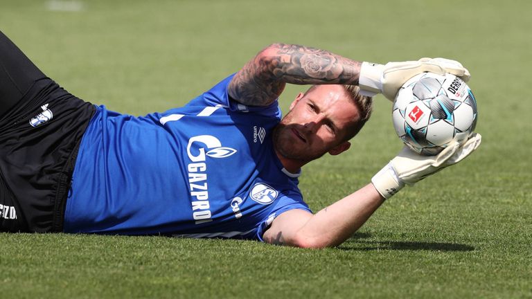 Ralf Fährmann ist trotz Leihe nach Norwegen wieder ins Training des FC Schalke 04 eingestiegen. 