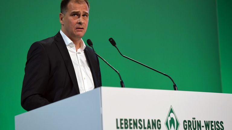 Werder-Geschäftsführer Klaus Filbry sieht schwere Zeiten auf die Bundesliga und seinen Klub zukommen.