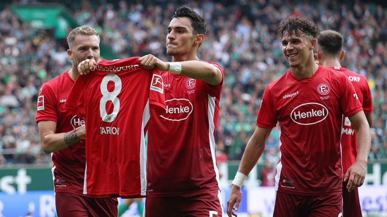 1. Spieltag: Beim 3:1-Auswärtssieg in Bremen spielte Fortuna im neuen roten Auswärtstrikot.