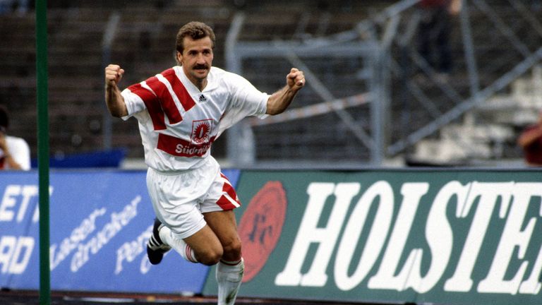 Fritz Walter: Nicht die FCK-Legende ist gemeint, sondern der Bundesliga-Torschützenkönig von 1992. Walter erzielte in 348 Partien für Mannheim, den VfB und Bielefeld insgesamt 157 Tore, unter anderem sechs Dreierpacks. 