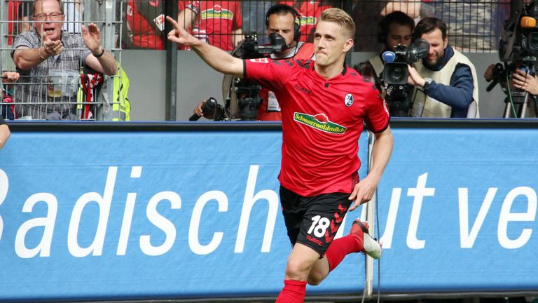 Nils Petersen trifft beim 3:2-Sieg in der Saison 17/18 gegen Köln doppelt. 