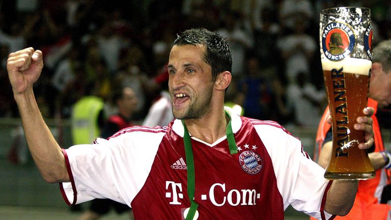 2005: War der FC Bayern schon Deutscher Meister, wollte aber noch den Pokal. Gegen Schalke 04 wird der heutige Sportdirektor Hasan Salihamidzic zum Matchwinner: 15 Minuten vor Schluss trifft er zum 2:1-Endstand.