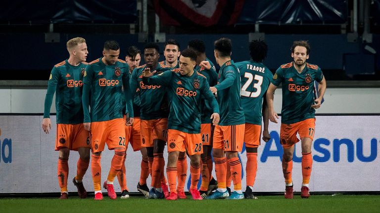 EREDIVISIE: In den Niederlanden hat man bereits jetzt bis 01. Juni jegliche Sportveranstaltungen untersagt. Dort wird seit 13. März (27. Spieltag) kein Fußball mehr gespielt wird. Der KNVB würde die Saison gerne bis 03. August abgeschlossen haben.