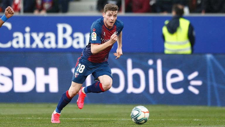 Sergio Gomez – In diesem Jahr durfte der spanische U21-Nationalspieler bei Huesca ran. Zwar konnte der 19- Jährige in seinem Heimatland wichtige Spielerfahrung sammeln, ob das jedoch reicht, um beim BVB langfristig mitwirken zu können, ist fraglich.