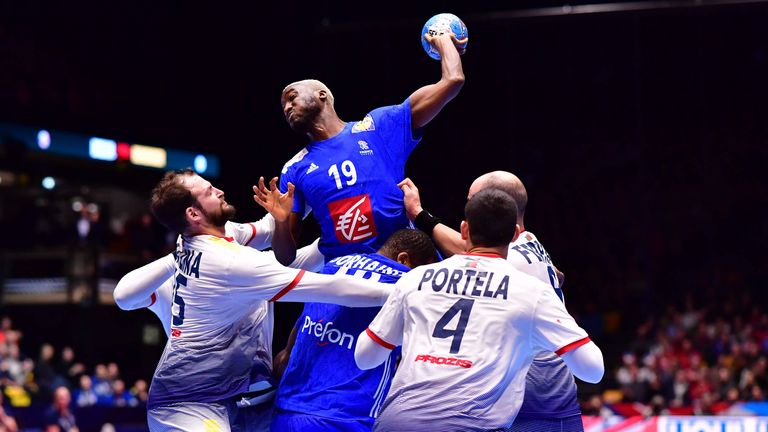 Frankreich – Um Haaresbreite qualifizierten sich die Franzosen für die kommende WM. Hätte man bei der vergangenen EM nur neun Tore weniger geworfen, wären die Handballer aus Nordmazedonien dabei gewesen – und Frankreich nicht.