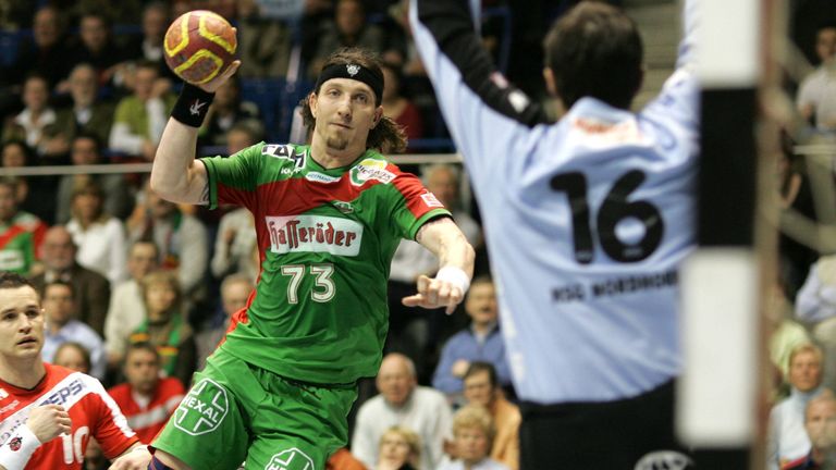 Welcher Oldie sollte sein Comeback feiern? Ihr seid euch einig: Unser Experte Stefan Kretzschmar sollte zurück aufs Parkett.