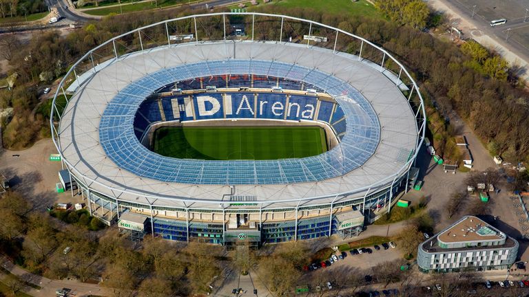 Hannover 96: Das Niedersachsenstadion wurde zunächst in AWD Arena (2002) umbenannt und heißt seit 2013 HDI Arena.