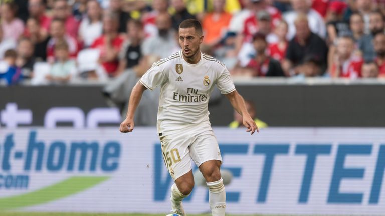 Der Belgier entschied sich, in Erinnerung an Neil Armstrong (erster Mann auf dem Mond) im Testspiel gegen die Bayern mit der 50 aufzulaufen. Das Mond-Ereignis war zu dem Zeitpunkt genau 50 Jahre her.