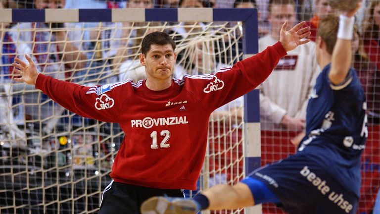 2004: Henning Fritz wurde in diesem Jahr nicht nur Handballer des Jahres, sondern auch Welthandballer. Der Torhüter holte mit der Nationalmannschaft zudem SIlber bei Olympia und den EM-Titel, außerdem holte er mit dem THW Kiel den EHF-Pokal.