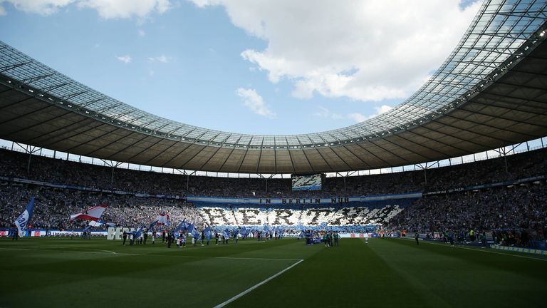 In der Bundesliga haben noch drei Stadien ihren ursprünglichen Namen, ohne Sponsoring: Das Berliner Olympiastadion (Hertha BSC),…