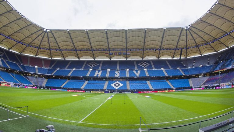 Hamburger SV: Das Stadion des HSV hat schon einige Namensänderungen hinter sich. Aus dem Volksparkstadion wurde die AOL Arena (2001), die HSH Nordbank Arena (2007) und die Imtech Arena (2010) ehe es jetzt wieder Volksparkstadion heißt.