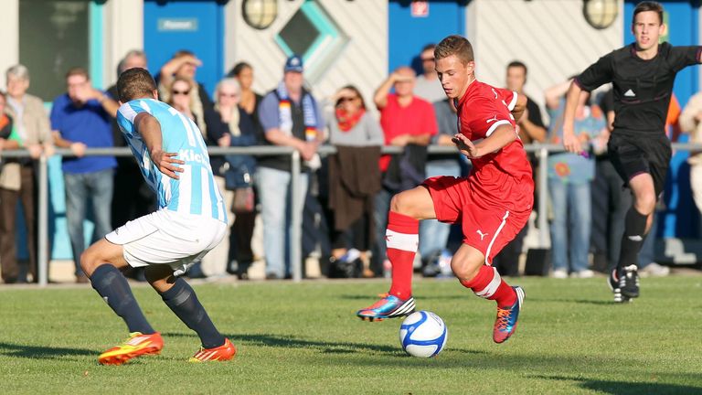 ABWEHR - Joshua Kimmich (FC Bayern München): Der Nationalspieler durchlief alle Jugendstationen beim VfB. Bevor er Profi wurde, ging er zu Leipzig. 2015 holte Stuttgart ihn dank Klausel zurück, verkaufte ihn aber mit Gewinn direkt an den FCB weiter.