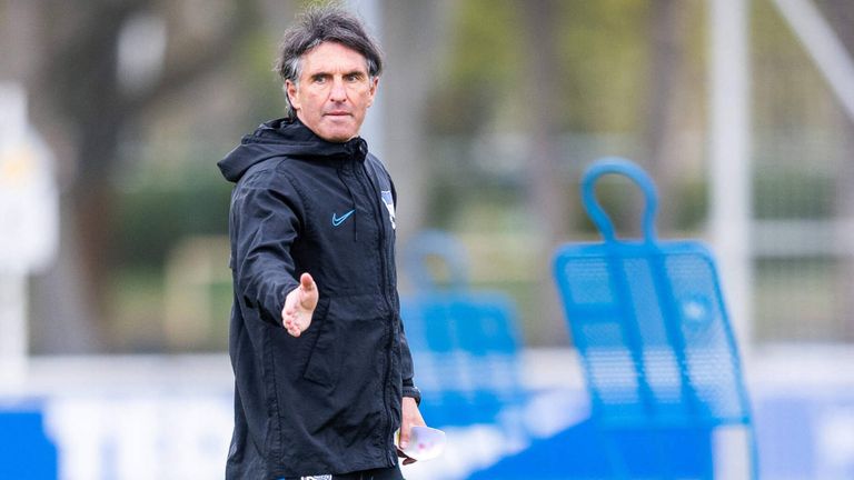 Bruno Labbadia ist Herthas Coach Nummer vier in dieser Saison und soll die Berliner vor dem Abstieg bewahren. 