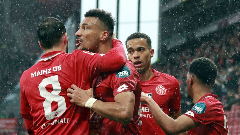 Platz 10: FSV Mainz 05 (4-4-2-System): Müller – Pierre-Gabriel, St. Juste, Niakhate, Aaron – Kunde, Fernandes, Barreiro, Boetius – Mateta, Quaison – Gesamtmarktwert: 156,7 Millionen Euro.