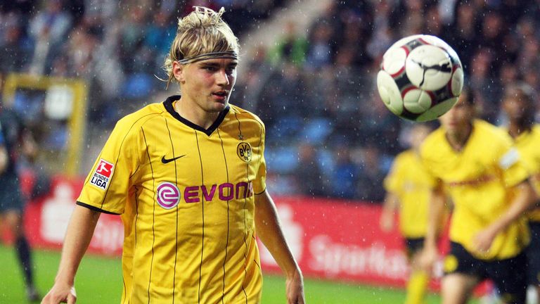 Marcel Schmelzer (Borussia Dortmund): Im Juli 2005 zieht der gebürtige Magdeburger in den Pott. Nach drei Jahren in der U19 entdeckt Jürgen Klopp den Linksverteidiger und macht ihn zum Profi. Bis heute ist "Schmelle" dem BVB treu.