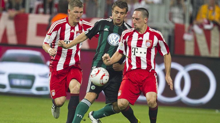 Saison 2009/10: Auch ein Jahr später steht Zvjezdan Misimovic (VfL Wolfsburg) auf Platz eins der Vorlagengeber. Der Bosnier legt 13 Tore auf, wie Mesut Özil (Bremen). Es folgen Marko Marin (Bremen) und Tranquillo Barnetta (Bayer) mit jeweils zehn.