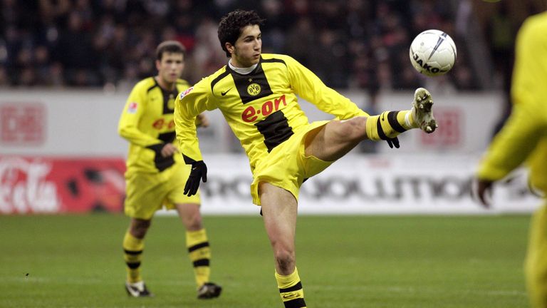 PLATZ 1 - Nuri Sahin (Borussia Dortmund): 16 Jahre, 335 Tage
Debüt am 06.08.2005 gegen den VfL Wolfsburg.