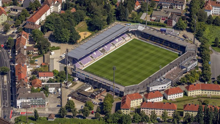 VfL Osnabrück: Das Piepenbrock-Stadion an der Bremer Brücke (1995–2004) hießt zwischen 2004 und 2016 Osnatel-Arena und jetzt Bremer Brücke.