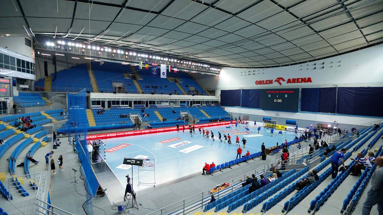 Platz 8: Orlen Arena (Wisla Plock) – Die 2010 eröffnete Arena gleicht einem architektonischen Wunderwerk. Das Gebäude mit dem gebogenen Dach ist Heimstätte des 1964 gegründeten polnische Vereins und hat bei Handballspielen Platz für 5.467 Zuschauer.