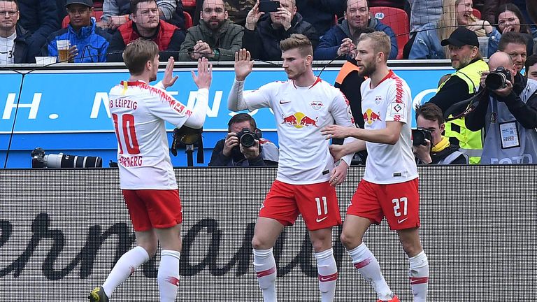 Platz 3: RB Leipzig (5-2-3-System): Gulacsi – Mukiele, Klostermann, Upamecano, Konate, Angelino – Sabitzer, Laimer – Nkunku, Poulsen, Werner – Gesamtmarktwert: 384 Millionen Euro.