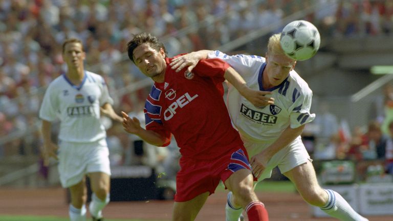 PLATZ 15: VfL Bochum 281 Spieler, aus 40 Nationen (neun Kroaten), treffsicherste Nation: Iran (32 Tore),
Rekord-Ausländer: Rob Reekers (r., 219 Einsätze)