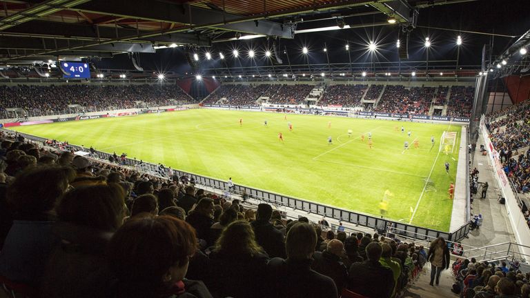 Jahn Regensburg: Das Stadion trug zunächst den Namen Arena Regensburg. 2015 bekam es den Namen Continental Arena. Seit Januar 2020 heißt es wieder Arena Regensburg.