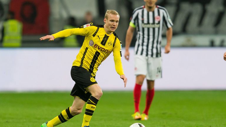 ...Sebastian Rode (l., 12 Mio.) - Gesamtsumme: 68,7 Millionen Euro. 