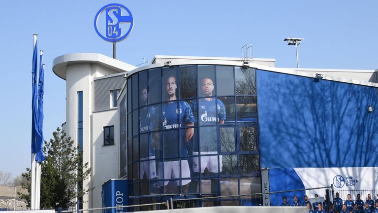 Der FC Schalke 04 hat für einen Teil seiner Belegschaft Kurzarbeit beantragt.