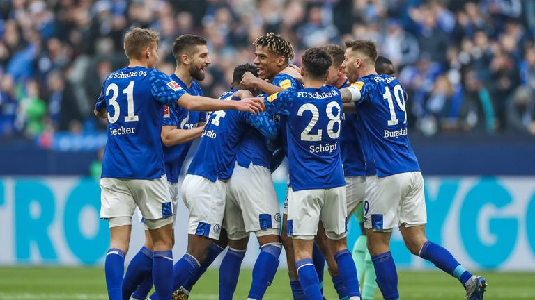 Platz 8: FC Schalke (4-2-3-1-System): Nübel – Kenny, Kabak, Todibo, Miranda – McKennie, Mascarell – Harit, Serdar, Raman – Gregoritsch – Gesamtmarktwert: 205,1 Millionen Euro. 