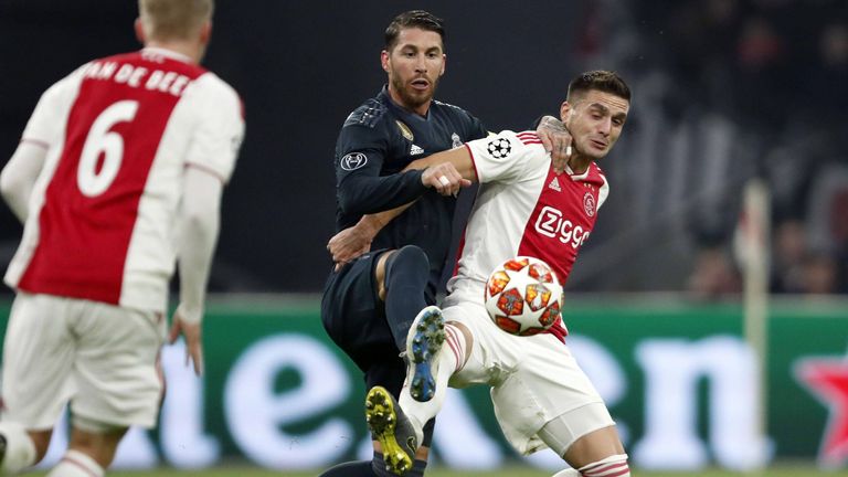 Sergio Ramos (l.) hat keine guten Erinnerungen an Ajax Amsterdam.