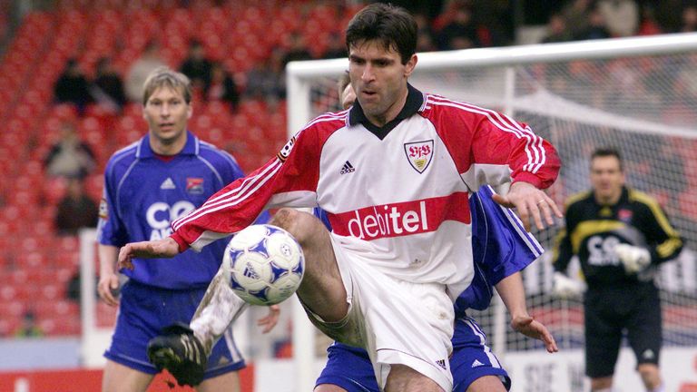 PLATZ 4: VfB Stuttgart (414 Spieler) aus 47 Nationen (zehn Brasilianer), treffsicherste Nation: Österreich (99 Tore),
Rekord-Ausländer: Zvonimir Soldo (301 Einsätze)