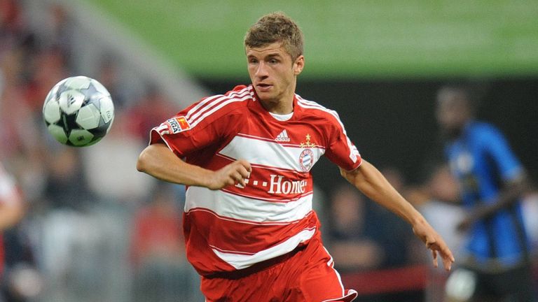 ANGRIFF - Thomas Müller (FC Bayern München): Mit zehn Jahren schließt sich der Ur-Bayer der FCB-Akademie an. U17, U19, zweite Mannschaft und dann ab zu den Münchner Profis, wo er nach einer weiteren Verlängerung bis 2023 unter Vertrag steht.