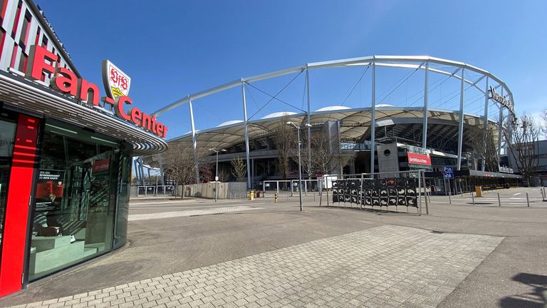 VfB Stuttgart: Das Neckarstadion wurde zunächst in Gottlieb-Daimler-Stadion (1993–2008) und anschließend in Mercedes-Benz Arena (seit 2008).