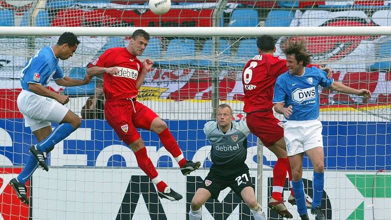 Saison 2002/03: Eine faustdicke Überraschung erlebte der VfB Stuttgart beim VfL Bochum. Der Tabellenzweite aus dem Schwabenland kassierte eine 1:3-Pleite beim Aufsteiger und verspielte so die letzten Chancen auf die Meisterschaft. 