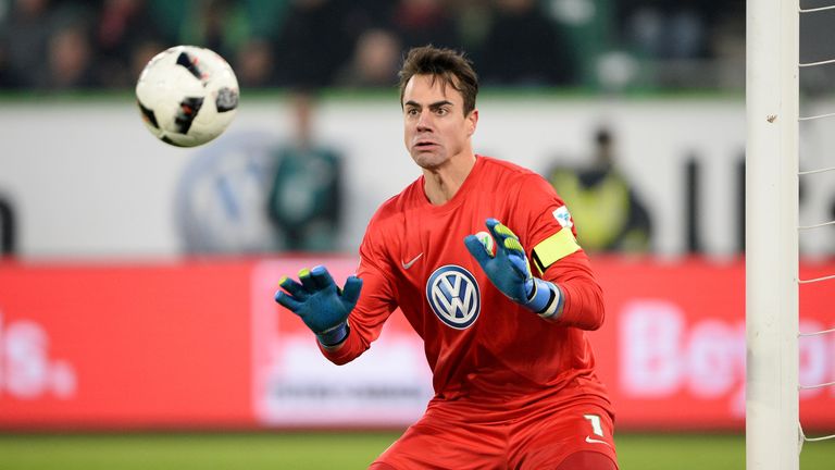 PLATZ 17: VfL Wolfsburg 253 Spieler, aus 48 Nationen (20 Brasilianer), treffsicherste Nation: Brasilien (147 Tore),
Rekord-Ausländer: Diego Benaglio (259 Einsätze)
