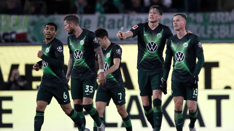 Platz 7: VfL Wolfsburg (4-2-3-1-System): Casteels – Mbabu, Tisserand, Brooks, Roussillon - Guilavogui, Schlager - Mehmedi, Arnold, Brekalo – Weghorst – Gesamtmarktwert: 208,1 Millionen Euro. 