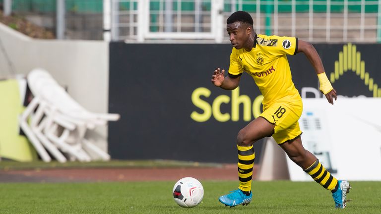 Youssoufa Moukoko könnte zum jüngsten Spieler der Bundesliga-Geschichte werden.