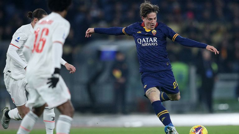 ITALIEN: Nicolo Zaniolo zählt bei der Squadra Azzurra zu den größten Nachwuchshoffnungen. Der Roma-Youngster ist 50 Mio. € wert und liegt damit vor Sandro Tonali (34), Moise Kean (31), Riccardo Sottil (12,8) und Sebastiano Esposito (11,3).