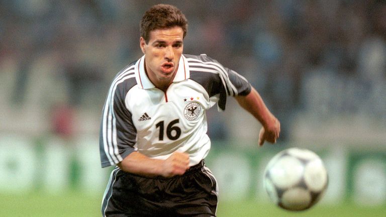 Paulo Rink wechselte 1997 von Atletico Paranaense zur Werkself und stand dort mit Leih-Unterbrechungen bis 2002 unter Vertrag. Der gebürtige Brasilianer wurde 1998 sogar eingebürgert, um immerhin 13 Mal für die Deutsche Nationalmannschaft zu spielen.