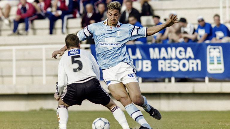 Großspurig, von sich selbst überzeugt, exzentrisch - diese Eigenschaften hatte Zlatan Ibrahimovic schon bei seinem ersten Verein Malmö FF. Als Teenager feierte er im September 1999 seine Premiere. Es war der Beginn einer Weltkarriere.