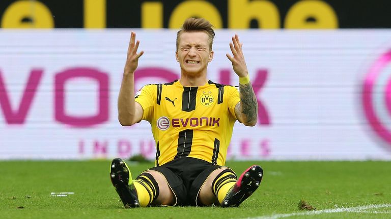 Schambeinentzündung: 23.05.2016 – 15.11.2016 - Nach beinahe verletzungsfreier Saison 2015/16 der nächste Schock: Reus verpasst auch die EM in Frankreich. Löw: "Er hat massive Probleme und kann im Moment nur geradeaus laufen."