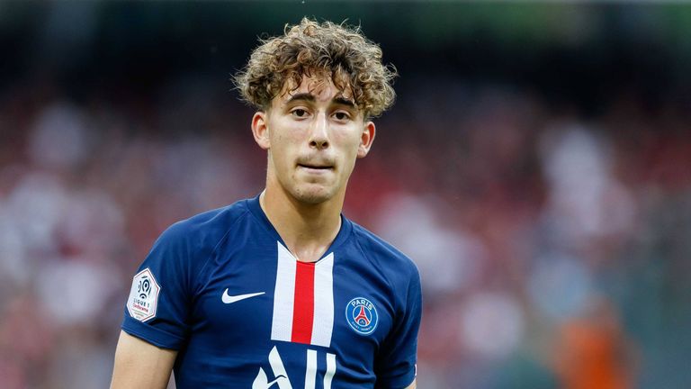 PLATZ 4: Adil Aouchiche (Paris Saint-Germain, Offensives Mittelfeld): 17 Jahre, ein Monat und 15 Tage. Lief am 30.08.2019 gegen den FC Metz zum ersten Mal für die Profis auf. 