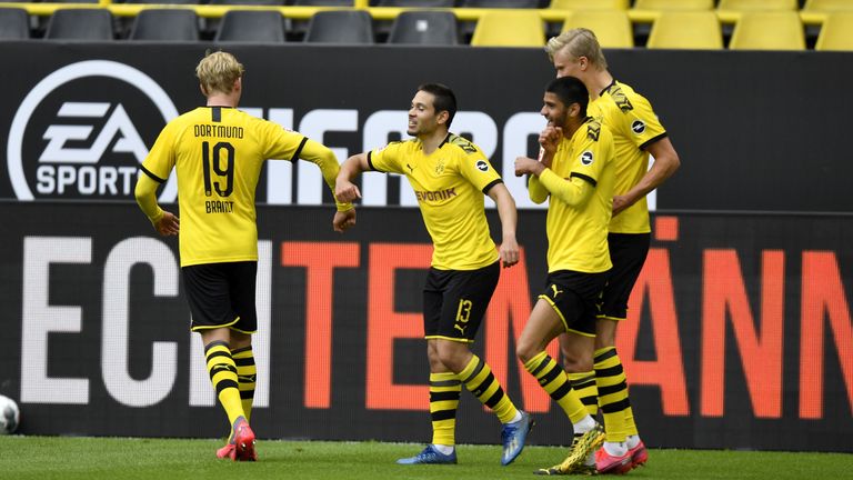 Die starke Offensive des BVB um Doppelpacker Raphael Guerreiro hat das Derby gegen den FC Schalke mit 4:0 für sich entschieden.