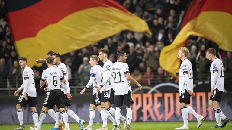 Die deutsche Fußball-Nationalmannschaft zeigt sich großzügig.