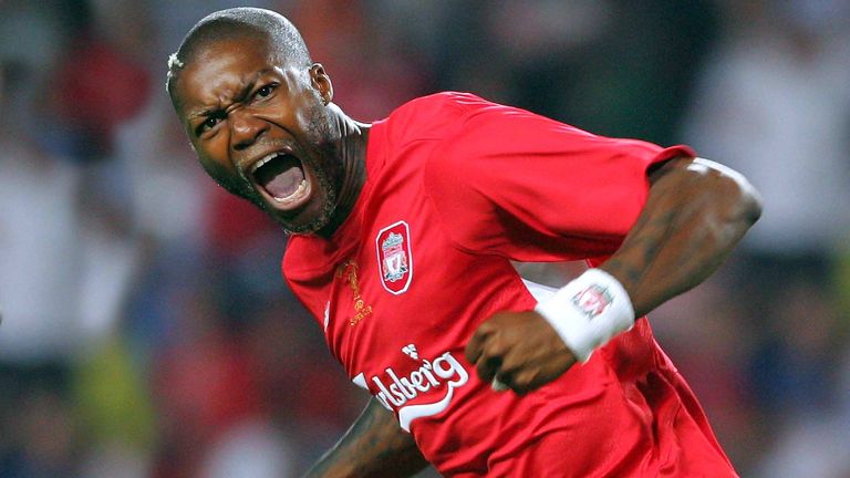 Djibril Cisse feierte als Stürmer des FC Liverpool den Gewinn der Champions League.